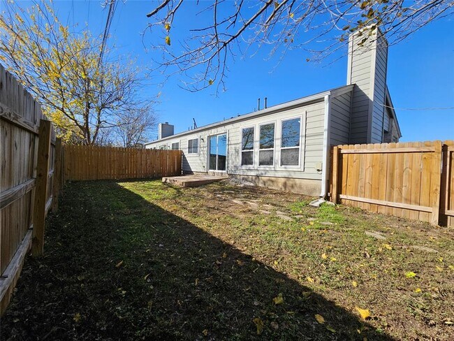 Building Photo - 1418 Hyridge Cir