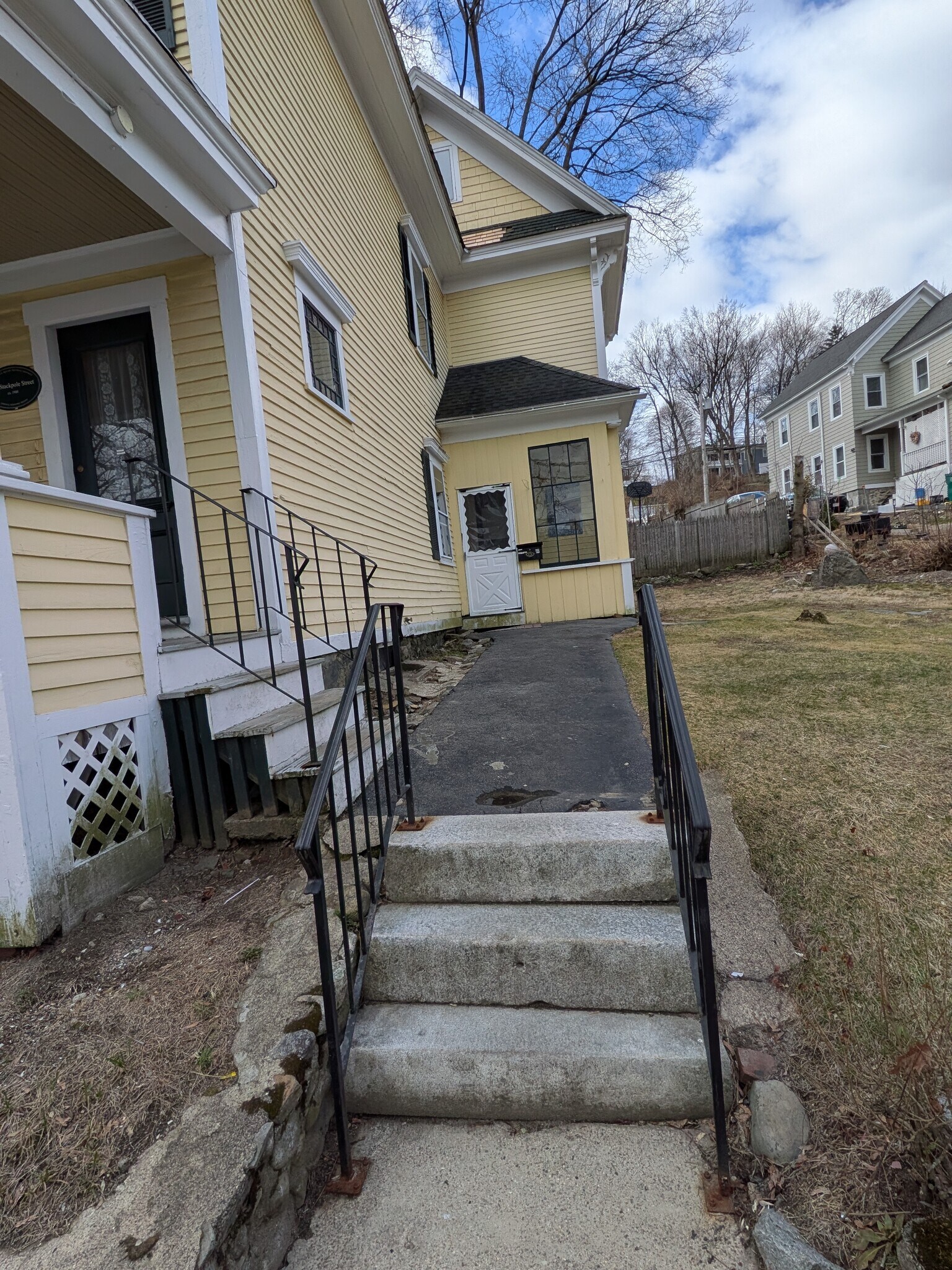 Building Photo - 329 Stackpole St