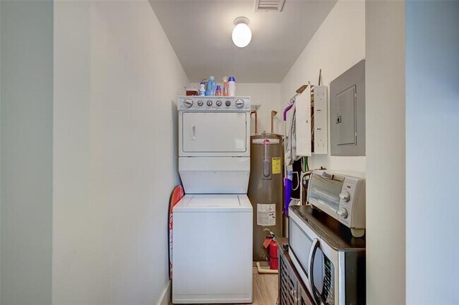 Building Photo - 3038 N Federal Hwy