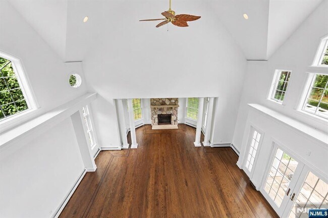 Building Photo - 122 Helen Ct