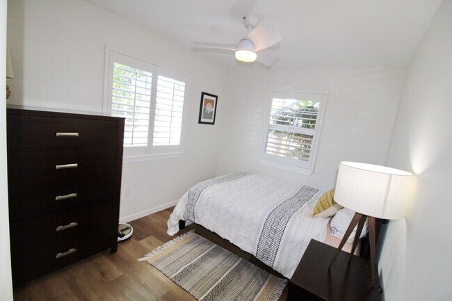 Building Photo - Nicely Remodeled and Completely Unfurnishe...