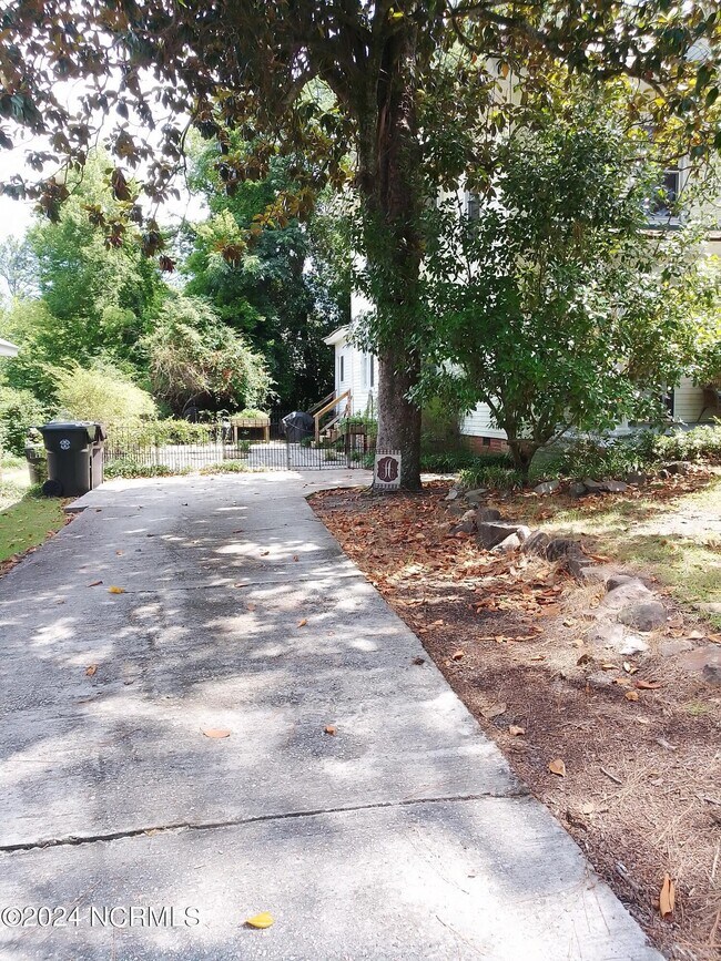 Building Photo - 407 E Main St