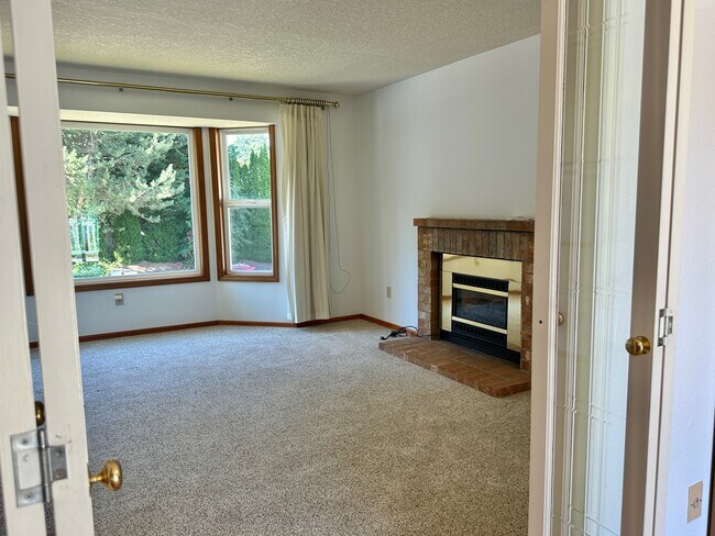 Building Photo - 7460 SW Elmwood St