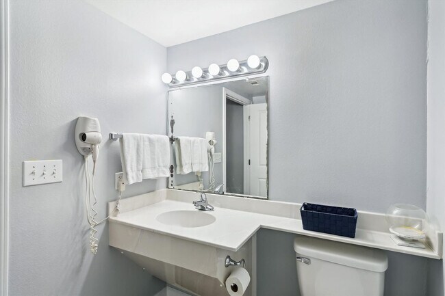 Building Photo - 104 Gulfside Ct