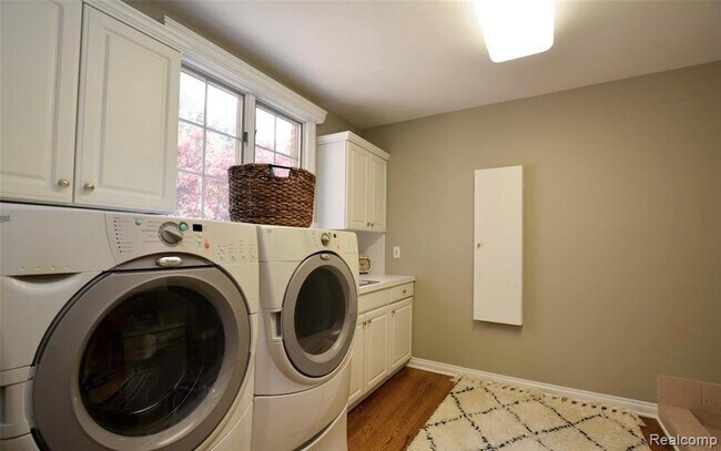 Building Photo - 23170 Inverness Ct