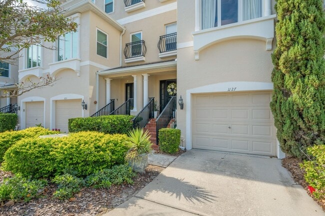 Building Photo - Venetian Harbor 3 bed 2.5 bath + Office/Den & 2 car tandem oversized garage!