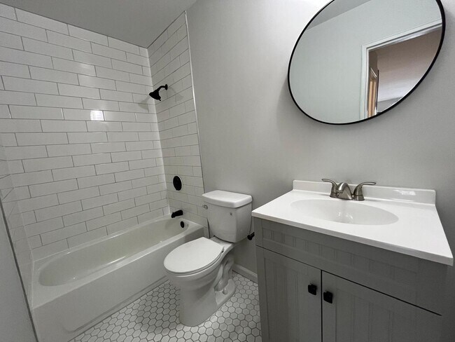 Building Photo - Modern Studio Living in Guttenberg's Fines...