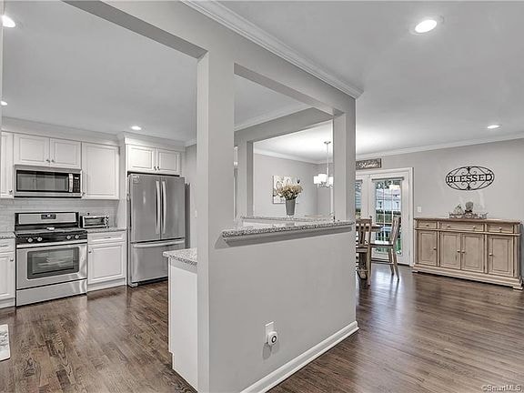 Building Photo - 35 Delwood Rd