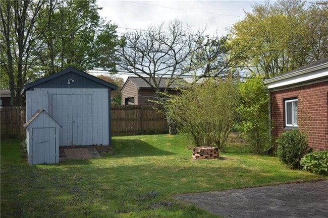 Building Photo - 100 Primrose Ave