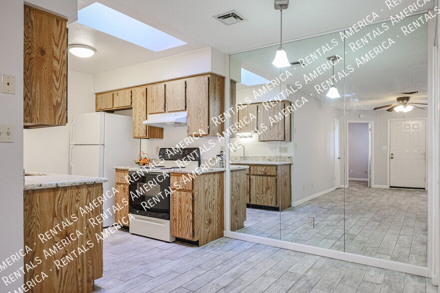 Building Photo - 9020 W Highland Ave