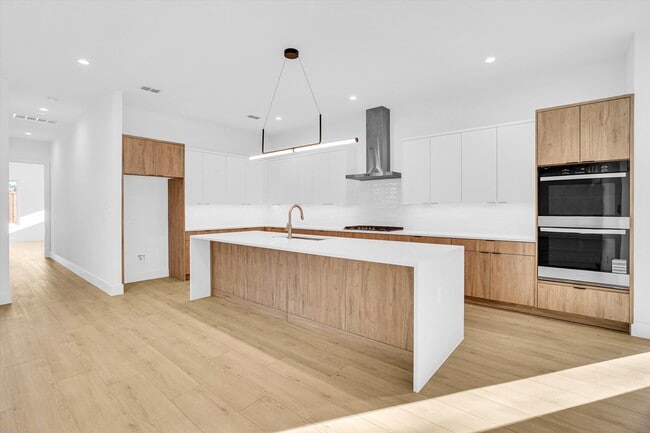 Building Photo - 1703 Nomas St