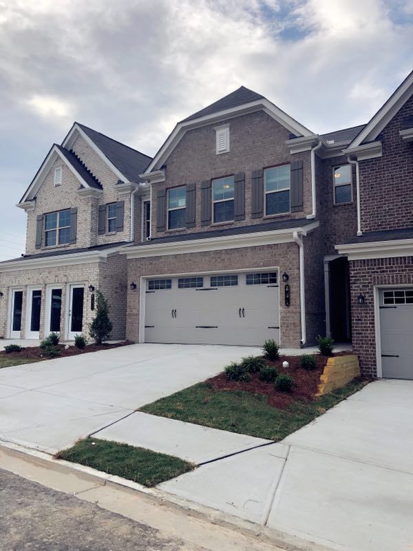 Building Photo - 679 Lansing Grove Way