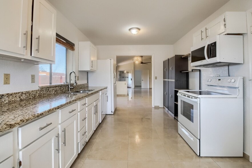 Building Photo - 18202 N 19th St