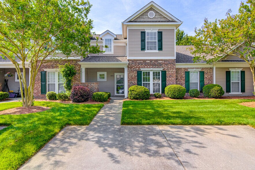 Building Photo - 5972 Hollow Wood Ct