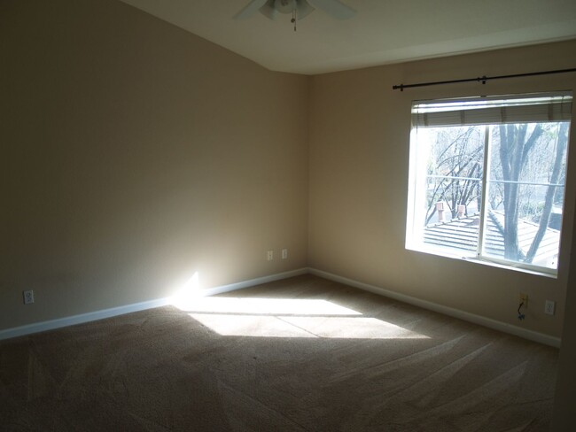 Building Photo - East Dublin Townhome in Great Location!