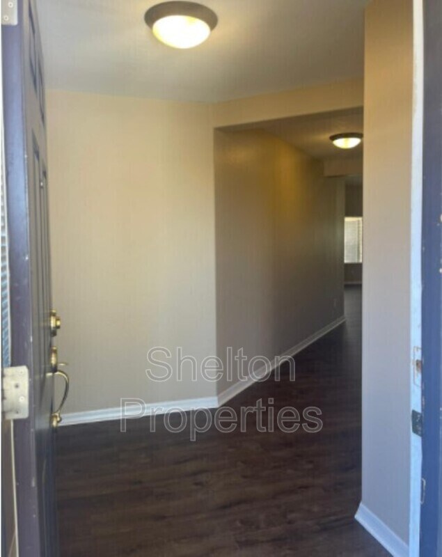 Building Photo - 25652 W Magnolia St
