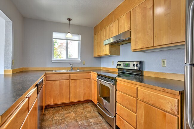 Building Photo - Ballinger Way Condo