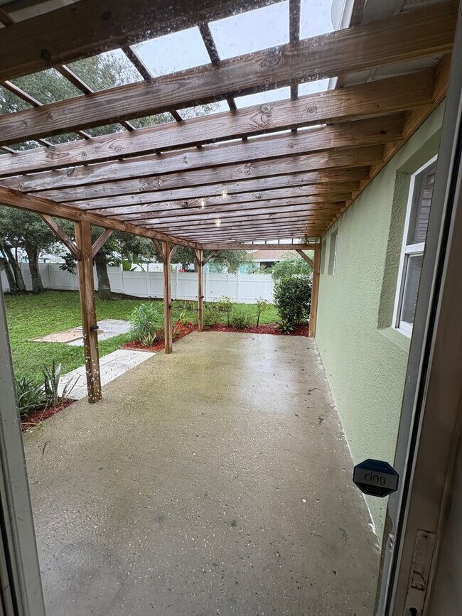 Building Photo - Wonderful 4 bedroom plus bonus room BEAUTY...