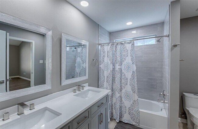 Building Photo - 3607 Hampstead Ct