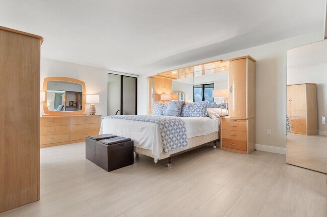 Building Photo - 5080 N Ocean Dr