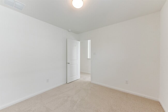 Building Photo - 3906 Sugardale St
