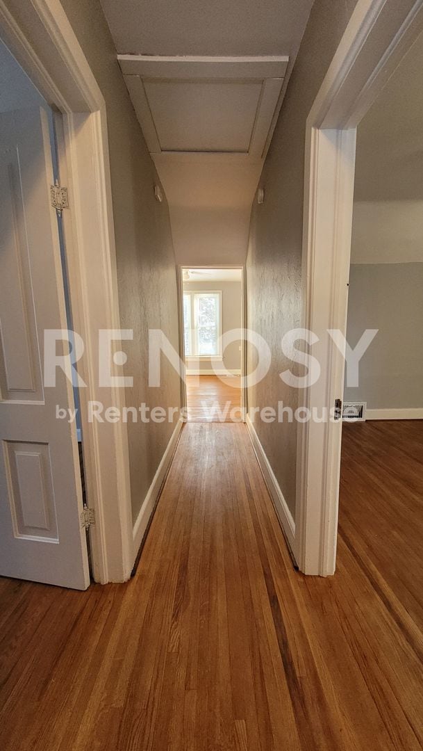 Building Photo - 4BD/2BA in Newport Available Now!