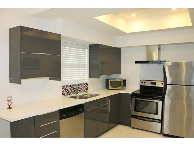 Primary Photo - 3140 Devonshire Dr