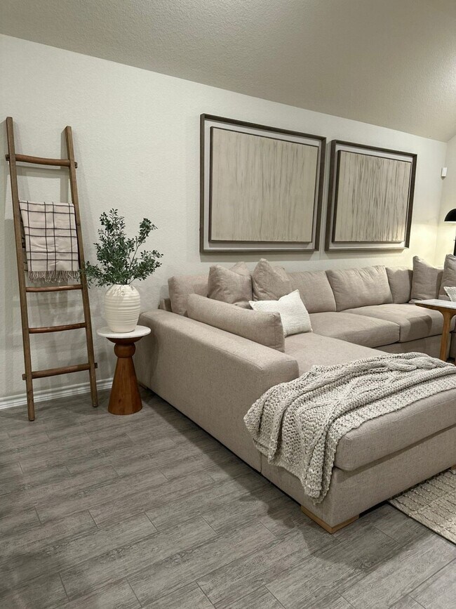 Building Photo - 130 Pioneer Canyon Pl