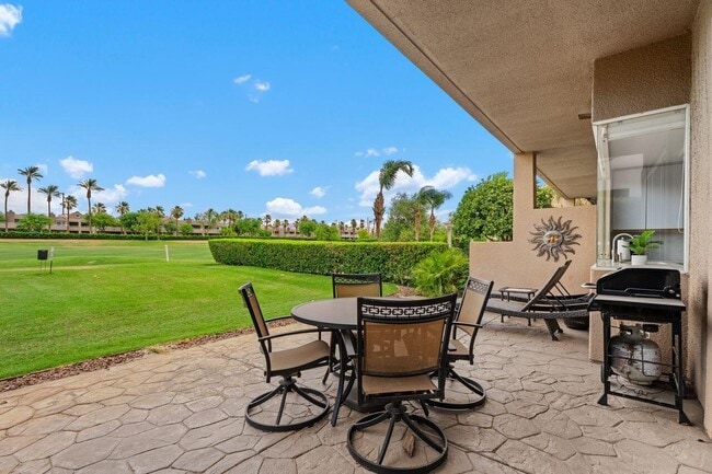 Building Photo - 20 Pebble Beach Dr