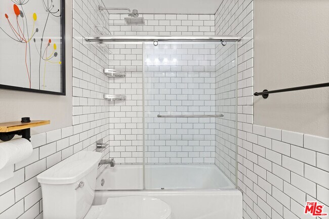 Building Photo - 4275 Vía Arbolada