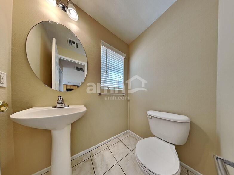Building Photo - 10246 Massachusetts Ln