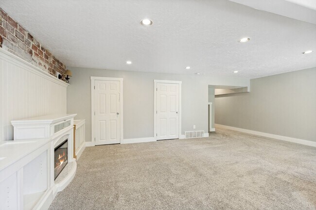 Building Photo - 1137 Holmes Creek Ln
