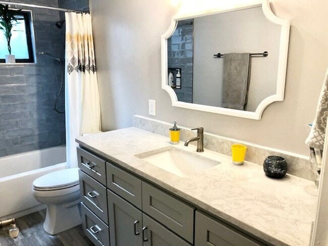 Building Photo - Beautifully Renovated Home in The Reserve!