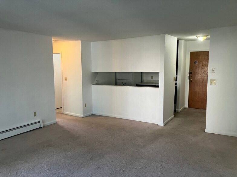 Building Photo - 37 Belmont St