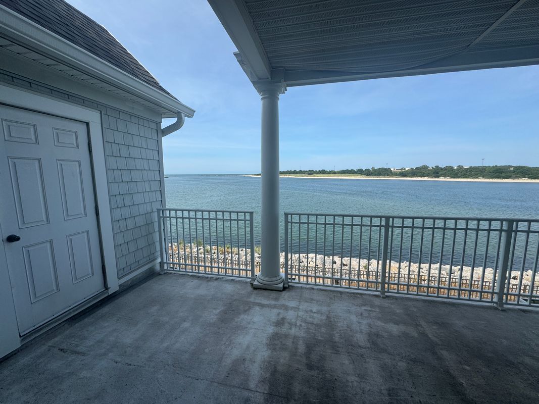Building Photo - 9462 Bay Front Dr
