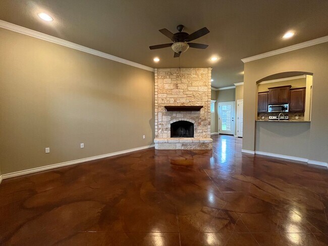 Building Photo - 3 Bedroom Single Family Home