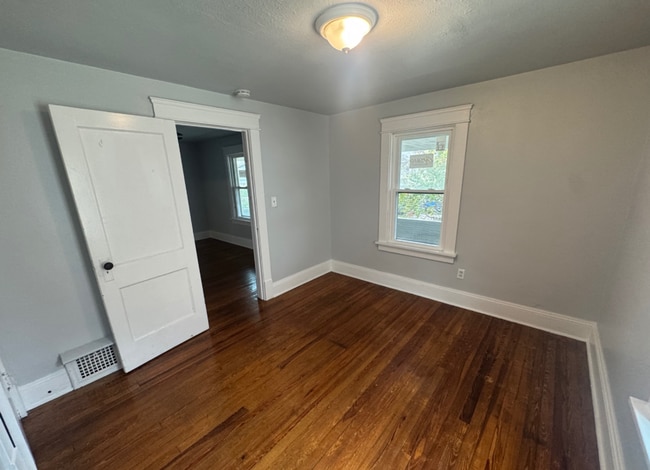 Building Photo - 15815 Parkgrove Ave