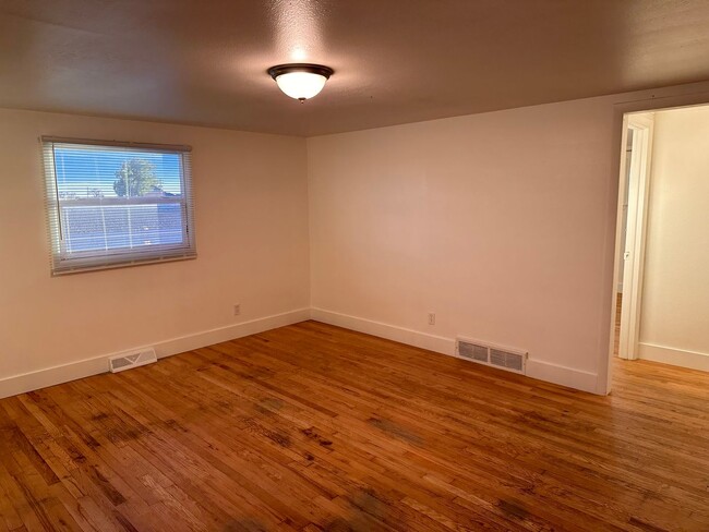 Building Photo - **RENTAL AVAILABLE**  Beautiful 2 Bedroom ...