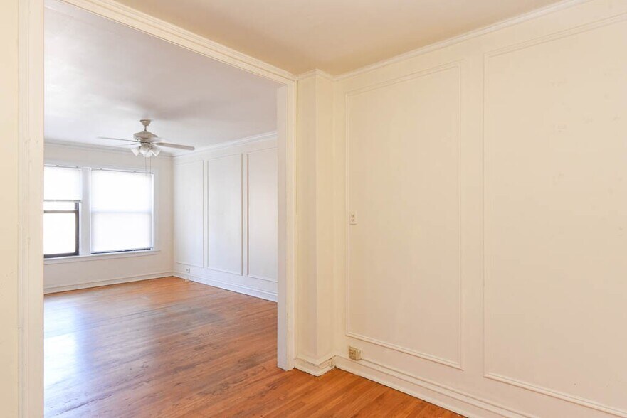 Building Photo - 1211 W Elmdale Ave