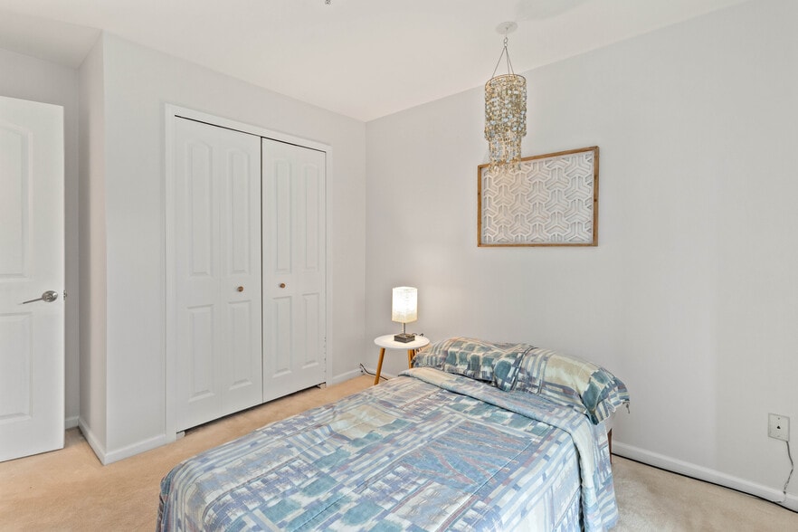 Building Photo - 1800 Campau Farms Cir