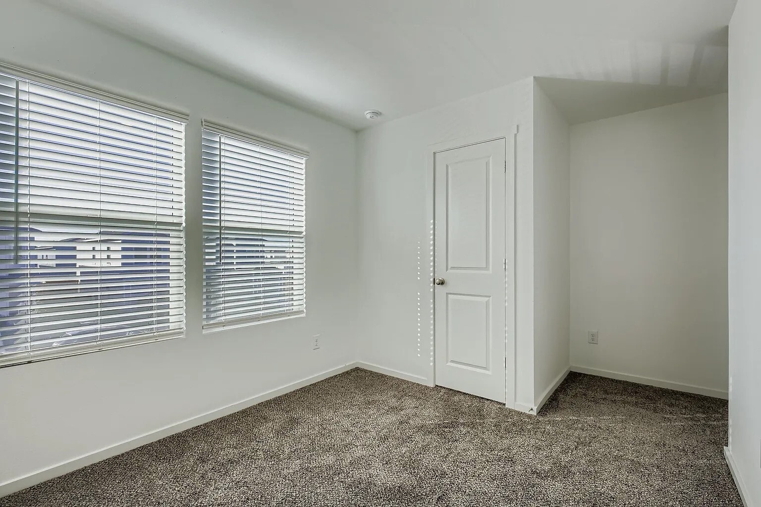 Building Photo - 904 Sandhill Crane Ln