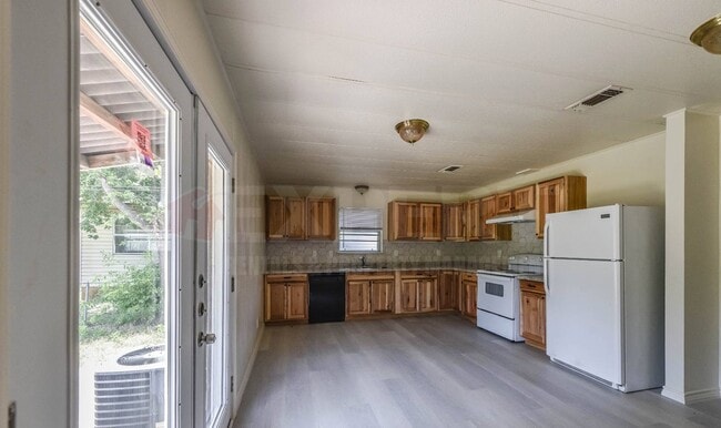 Building Photo - 1402 Elyse Dr