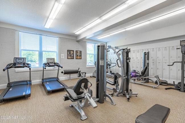 Building Photo - 2525 College St