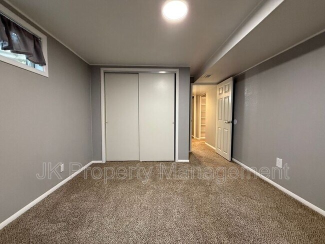 Building Photo - 512 52nd St S