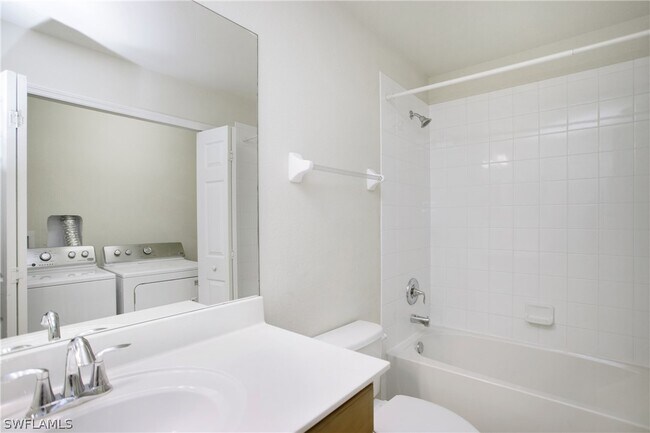 Building Photo - 9089 Gervais Cir