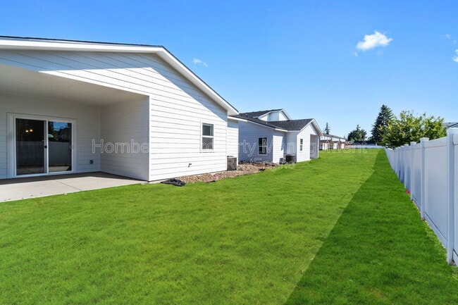 Building Photo - 1717 N Manifold Ln