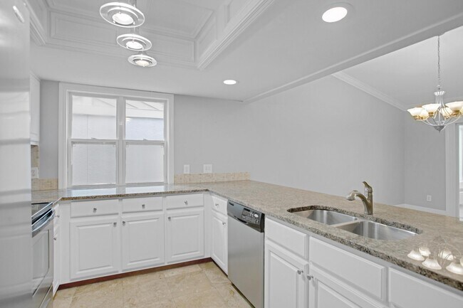 Building Photo - 319 L'Atrium Dr