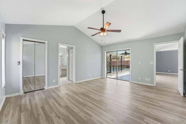 Building Photo - 9284 Laurel Green Dr