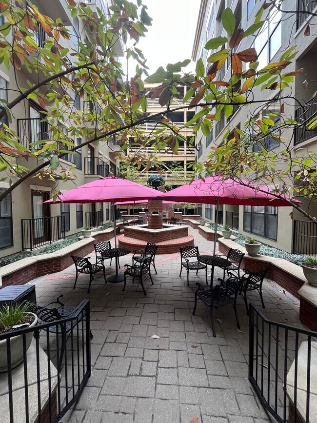 Building Photo - Urban Living at Bristol on Broadway – Walk to Vanderbilt, Studio Unit with Washer/Dryer, Assigned...