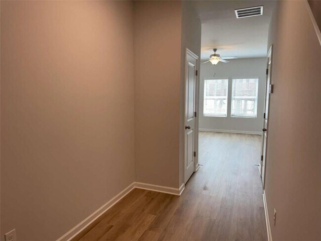 Building Photo - 111 Woodside Ct